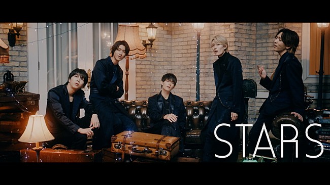 「M!LK、シックな衣装で出演する新曲「STARS」MVは切なくもあたたかい作品」1枚目/5