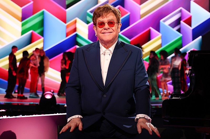 エルトン・ジョン、英国でのファイナル公演として【グラストンベリー】のヘッドライナーに決定