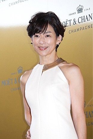 「鈴木保奈美「ちょくちょく乾杯したいたち」　「モエ・エ・シャンドン」のレッドカ－ペットに登場」