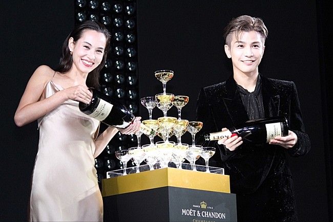 「水原希子＆岩田剛典、２人でシャンパンタワ－に挑戦　東京タワ－点灯は「初めての体験で本当に楽しかった」」1枚目/1