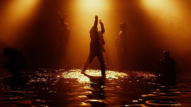 三浦大知、総勢35名で“水上を舞う”「いつしか」MV公開　劇場アニメ『ぼくらのよあけ』主題歌