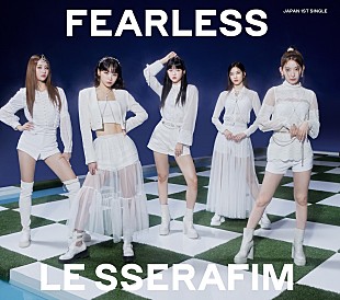 「LE SSERAFIM、日本1stシングル『FEARLESS』全形態アートワーク＆封入特典を含むパックショット公開」