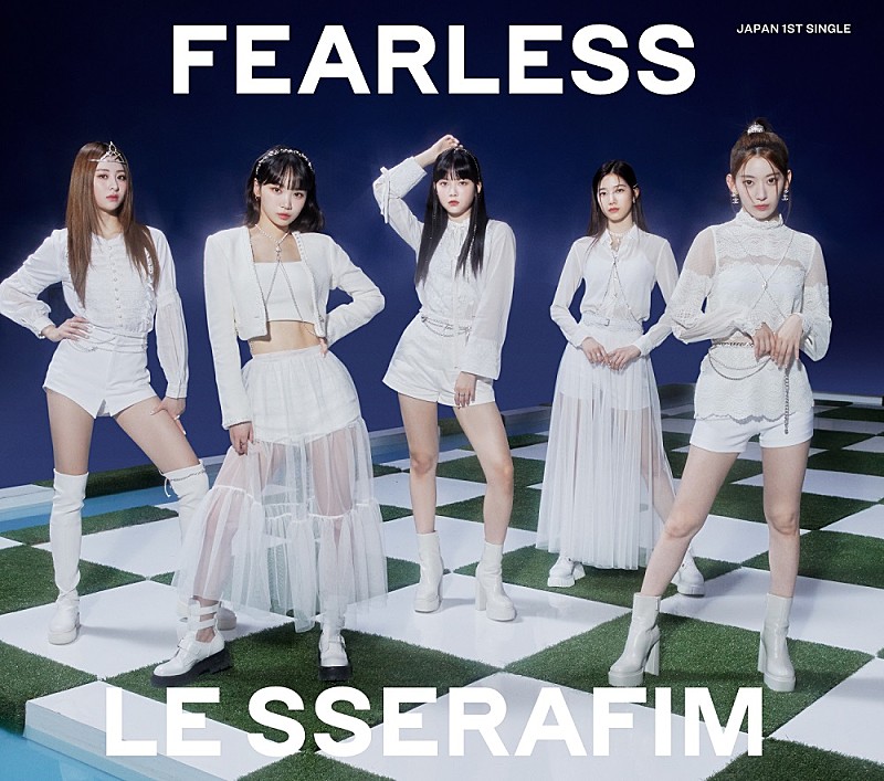 LE SSERAFIM「LE SSERAFIM、日本1stシングル『FEARLESS』全形態アートワーク＆封入特典を含むパックショット公開」1枚目/17