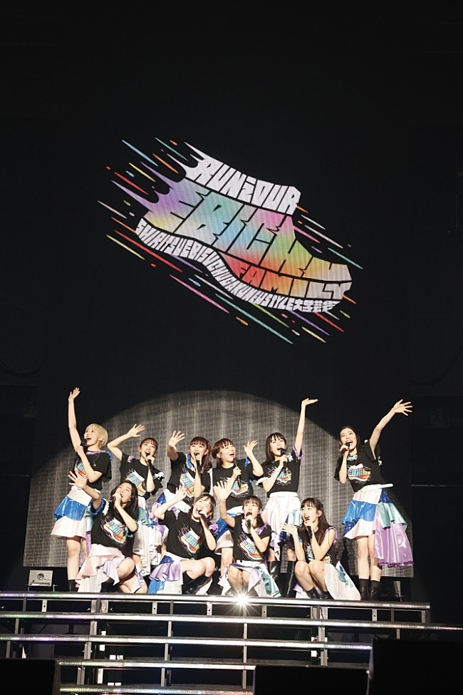 「エビ中、新メンバーを迎えて新体制お披露目ライブ開催「この10人でさいたまスーパーアリーナに立ちたい！」」1枚目/15