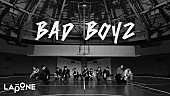 「INI、映画をオマージュした「BAD BOYZ」パフォーマンスビデオ公開　『Awakening』収録曲」1枚目/1