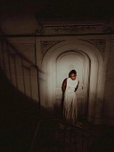 「リトル・シムズ、最新作に込めたメッセージを映像化したショート・フィルム解禁」1枚目/2