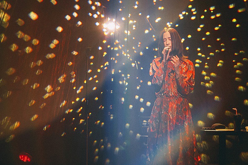 Uru、最新AL『コントラスト』映像盤よりライブ・ダイジェスト公開