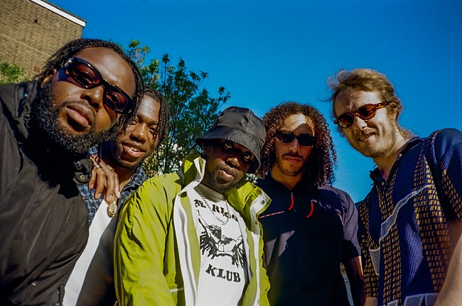 「エズラ・コレクティヴ、2023年3月にBillboard Live公演を開催」1枚目/1