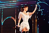 「浜崎あゆみ、カウントダウン・ライブのレポート到着＆25周年記念ライブが決定」1枚目/8