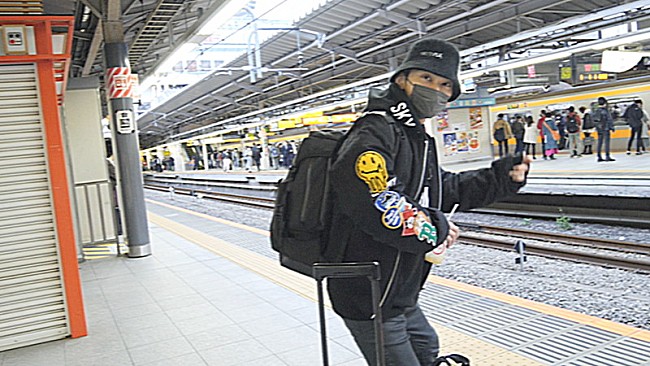 「「SKY-HI / The Debut (Prod. Chaki Zulu) -Music Video-」」2枚目/4