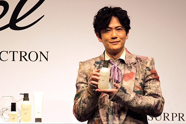 「稲垣吾郎「髪形は自分のセンス、自己表現」　「冬場は頭皮の乾燥具合もチェックします」」1枚目/1