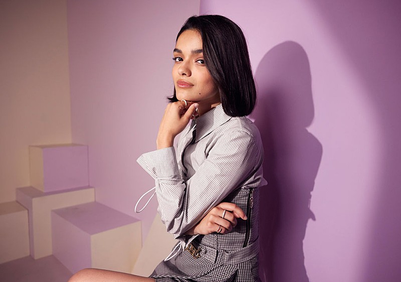 レイチェル・ゼグラー、テイラー・スウィフト「Would've, Could've, Should've」のアコースティック・カバー披露