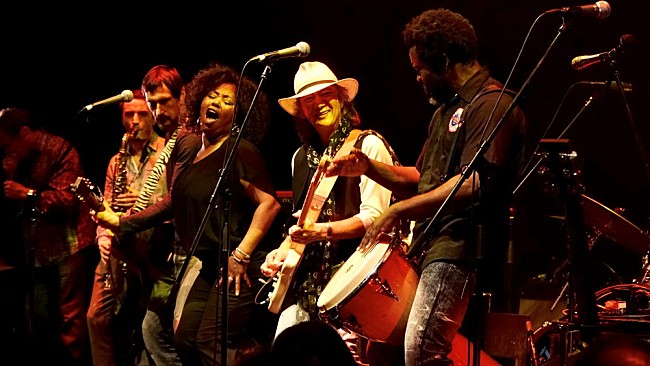 「Char／Ichika Nitoが出演、チャリティー・プロジェクト【PLAYING FOR CHANGE】がBillboard Liveで開催決定」1枚目/1