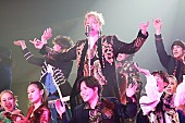 「＜ライブレポート＞香取慎吾、自身初のソロアリーナ公演で見せた変幻自在のエンタテイメント・ショー」1枚目/13