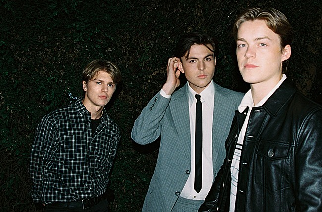 「ニュー・ホープ・クラブ、前向きな新曲「Don’t Go Wasting Time」のMV公開」1枚目/2