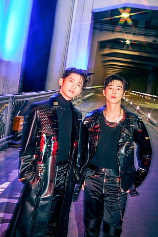 「東方神起、ダンスチューンの失恋ソング「PARALLEL PARALLEL」MV公開」