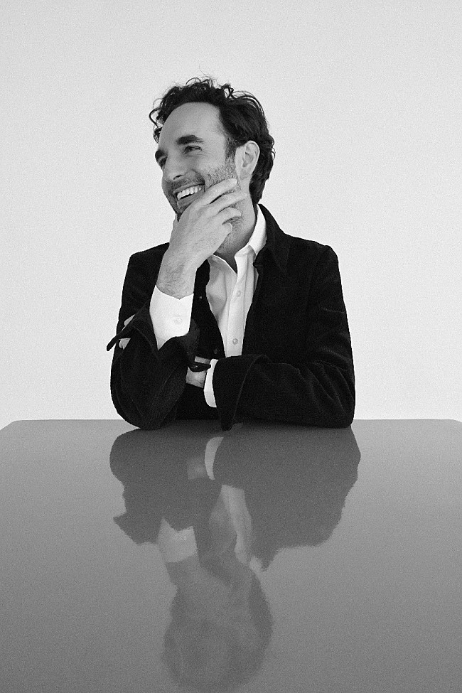 「ジュリアン・ラージ、新作EP『ザ・レイヤーズ』からタイトル曲を公開」1枚目/2