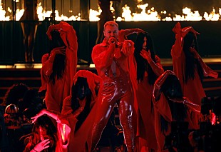 「【第65回グラミー賞授賞式(R)】サム・スミス＆キム・ペトラス、全米No.1「アンホーリー」で悪魔チックに魅了」