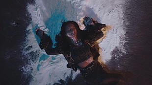 「女王蜂、最新AL収録曲「ハイになんてなりたくない」MV公開」