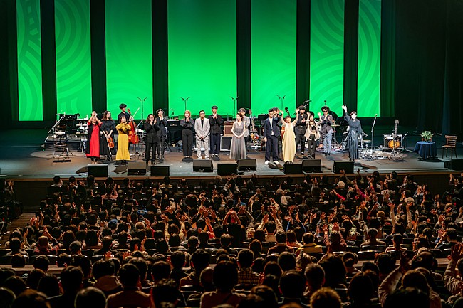 「＜ライブレポート＞中島みゆきの名曲と徳永英明/斉藤由貴/山本彩らが結ぶ【歌縁】の世界」1枚目/12