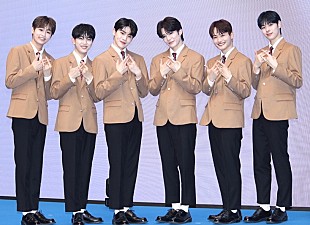 「６人組グロ－バルボ－イズグル－プ「DXTEEN」が誕生　「僕らのパフォ－マンスを見て元気、笑顔になってもらいたい」」