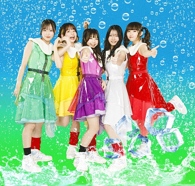 「『水ダウ』で誕生したWACK新グループ・都内某所に新メンバー加入、豆柴の大群との2マンライブでお披露目」1枚目/7