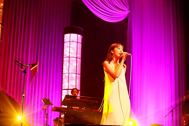 「moumoon「会えて嬉しかった！」3年ぶりの【FULLMOON LIVE SPECIAL 2022 ～中秋の名月～】大成功──moumoonとその音楽を愛し続けてきた者たちへの人生賛歌」1枚目/10