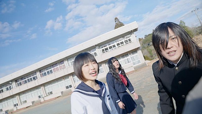 「ヤバイTシャツ屋さん、初のドラマ描き下ろし＆初の合唱曲「hurray」MV公開」1枚目/3