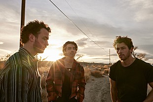 「ジョナス・ブラザーズ、ファンキーな新曲「Wings」のMV公開「新しい章への完璧なスタート」」