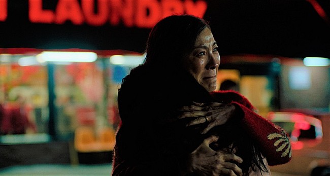 「映画『エブエブ』よりアカデミー賞歌曲賞ノミネートの主題歌「This is A Life」MV公開」1枚目/2