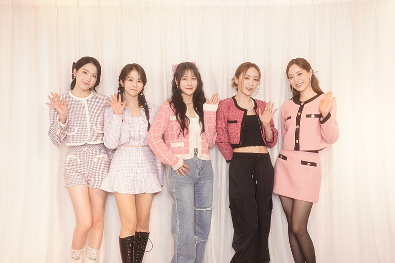 KARAがポップアップストアを訪問、グループ活動やファンミについてコメント