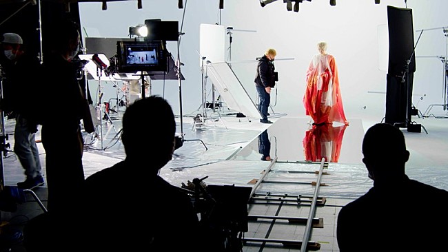 「『代々木アニメーション学院×まふまふ 創立45周年プロジェクト』CM撮影メイキング」6枚目/9