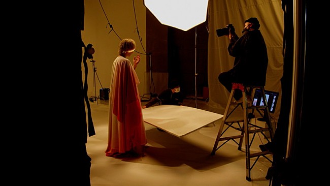 「『代々木アニメーション学院×まふまふ 創立45周年プロジェクト』CM撮影メイキング」9枚目/9