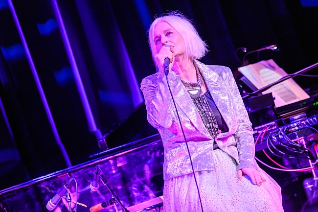 「ビルボードジャパン×ビルボードライブ企画　観覧者から募集したジュリア・フォーダムのライブレポートを公開」1枚目/12