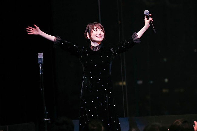 「＜ライブレポート＞花澤香菜が6年ぶりにビルボードライブ登場、レア曲も多数披露した濃密パフォーマンス」1枚目/11