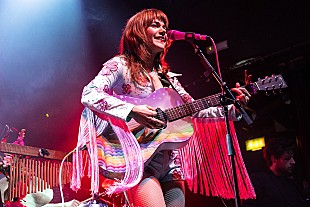 「ジェニー・ルイス、新曲「Puppy and a Truck」MVにハリー・スタイルズがカメオ出演」