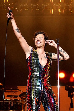 「ハリー・スタイルズ、内輪ネタの「バナナ・ソング」をNZ公演で復活させる」