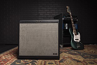 「U2のアダム・クレイトン、フェンダー初となるシグネイチャー・アンプが発売」