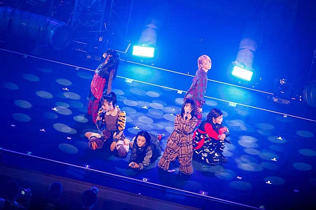 「BiSH、解散前最後のホールツアー【PUNK SWiNDLE TOUR】開幕」1枚目/6