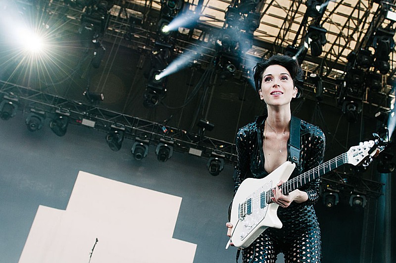 「セイント・ヴィンセント、ザ・ルーツとともにポーティスヘッド「Glory Box」をカバー」1枚目/1