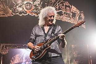 「ブライアン・メイ、チャールズ国王からナイトの称号を授与」