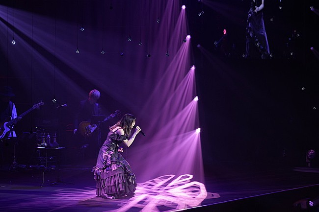 「【Aimer Arena Tour 2023 -nuit immersive-】
2023年3月18日（土）愛知・日本ガイシホール
Photo by 加藤アラタ」6枚目/7