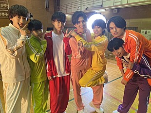 「THE SUPER FRUITがチグハグな競技に挑戦、オリジナル番組がFamilyMartVisionで配信中」