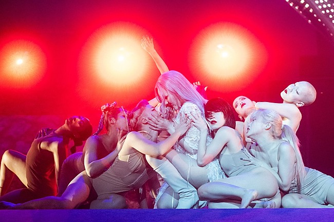 「ちゃんみな、自身最大規模となる横アリのレポート到着、総勢34名のダンサーとともに24曲を披露」1枚目/18