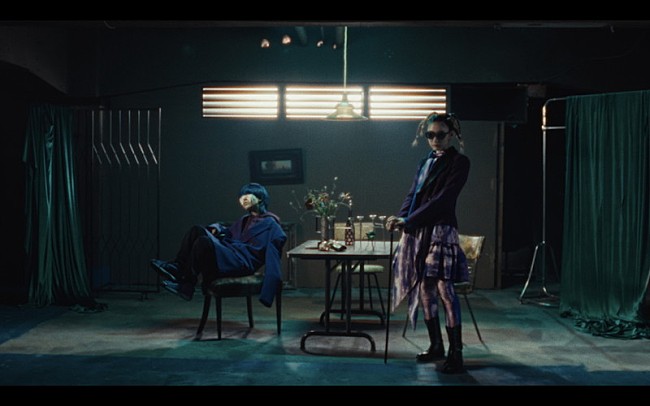 「ジェニーハイ×yamaのコラボ楽曲「モンスター」MV公開、中嶋イッキュウ＆川谷絵音がアクションに挑戦」1枚目/3