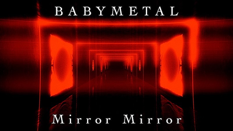BABYMETAL、パラレルワールドを体現した「Mirror Mirror」の公式リリックビデオ公開 