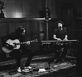 「チャーリー・プース、オンラインイベントで届けた豊かな歌声とファンへの愛＜ライブレポ＞」1枚目/2