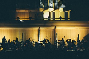 「＜ライブレポート＞蓮沼執太フィル、小山田圭吾／渡邉清人をゲストに迎え総勢17名で届けた音楽の豊かさ」