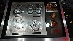 「メガデス、メンバー全員の手形の展示がタワレコ渋谷でスタート」