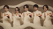 「関ジャニ∞が全身バニラ色のスーツ姿で登場、「バニラモナカジャンボ」新TVCM」1枚目/1